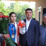 Самарқандда жаҳон чемпиони бўлган парадзюдочи Ўлжон Амриевага уй совға қилинди