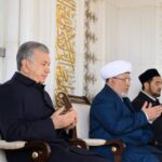 Шавкат Мирзиёев Ислом Каримов қабрини зиёрат қилди