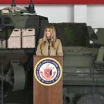 Мелания Трамп ҳарбийлар олдида уруш ва сунъий интеллект ҳақида нутқ сўзлади