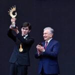 Жавоҳир Синдаров Президентимиздан давлат мукофотини қабул қилди