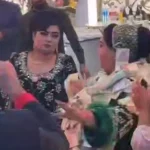 Самарқанддаги тўйда келиннинг онаси пулга ўралди