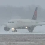 Қишки бўрон сабабли минглаб рейслар бекор қилинди