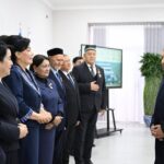Шавкат Мирзиёев Сирдарёга ташрифини нуронийлар билан мулоқотдан бошлади