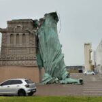 Кучли бўрон туфайли Озодлик ҳайкалининг Бразилиядаги нусхаси қулаб тушди