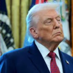 Трамп Макронни божлар жорий этиш билан қўрқитди