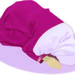 Аёллар намоз ўқиётган пайтда сочлари рўмолидан чиқиб турса, намози тўлиқ бўлмайдими?