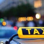 Автомашина эшигини қулфлаб, йўловчи аёлни меҳмонхонага “романтика”га таклиф қилган ҳайдовчи қамалди