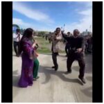 Даврани ёндирувчи овоз: Ҳосила Раҳимова саҳнага чиққанда ҳеч ким ўтиролмай қолди! (Видео)