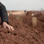 ИНСОНИЯТ ЎЗ ҚАБРИНИ ҚАЗИЯПТИ…