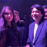 Қўлини қўйиб юборгиси келмайди, қўлини олгиси келмайди!.. (Видео)