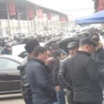Сергели автомобиль бозорида олиб-сотарларнинг (&laquo;сайгаклар&raquo;) ноқонуний фаолиятига чек қўйилди (Видеофакт)