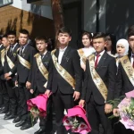 Битирувчилар учун янги қоида: пул йиғиш ва оммавий сайрларга рухсат йўқ