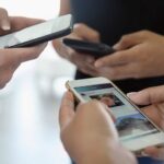 Шифокорлар смартфондан фойдаланишда эҳтиёт бўлишга чақирмоқда