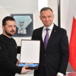 Варшавада Зеленскийни Польшанинг олий орденидан маҳрум қилишмоқчи