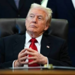 АҚШ президенти “Трампга нафрат синдроми”дан даволовчи шифокор ролида намоён бўлди