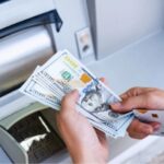 Энди банкларда 500 долларгача нақд валюта паспортсиз сотилади