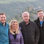 Бинямин Нетаняҳунинг хотини ва ўғли уйдаги хизматчиларга жисмоний куч ишлатган – The Times of Israel 