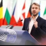 Европарламент депутати: Европа Иттифоқи АҚШ учун «фойдали аҳмоқ» ролини ўйнамоқда