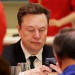 FT: Маск Украинага Starlink орқали Россияга зарба бериш имконини муҳокама қилган