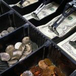 Эрон АҚШ банклари орқали миллиардлаб доллар ўтказмоқда