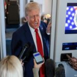 CNN журналистлари Трамп билан самолётда учишдан четлатилди