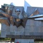 Польшада Битомдаги совет аскарлари қабристонидаги обелиск бузиб ташланди