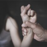 Тошкентда эркак вояга етмаган қизга уйланиб, унга зўравонлик қилди