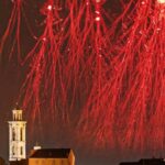 Франция осмонида улкан қизил чақмоқлар пайдо бўлди