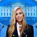 Трампнинг матбуот котиби Хитойда «нормал ҳожатхоналар йўқ» деди — Пекин уни мамлакатга таклиф қилди